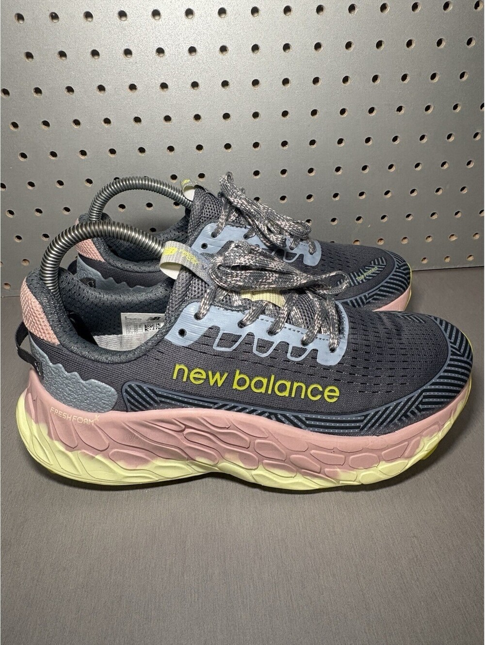 New Balance Fresh Foam X More Trail v3 Womens Sz 8.5 Running Shoes Gray Pink